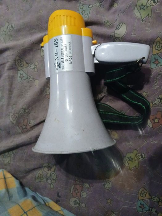 Megafone portil em bom estado
