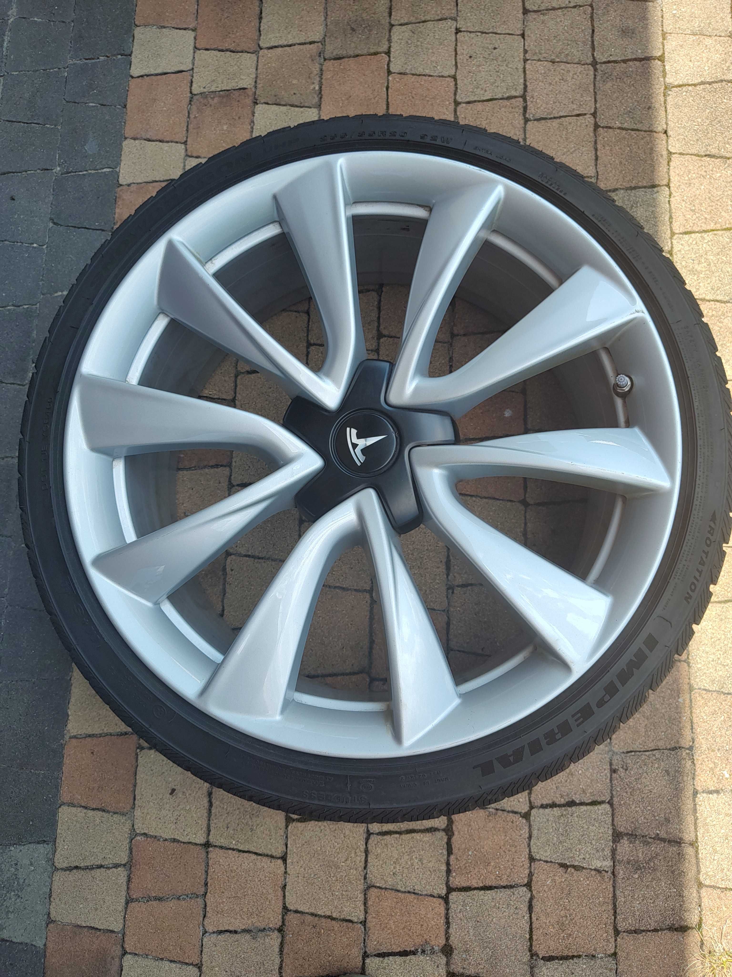 4 x Koła Aluminiowe TESLA 3  5x114,3 ET35 Opony 235/35/20 - 8 mm !