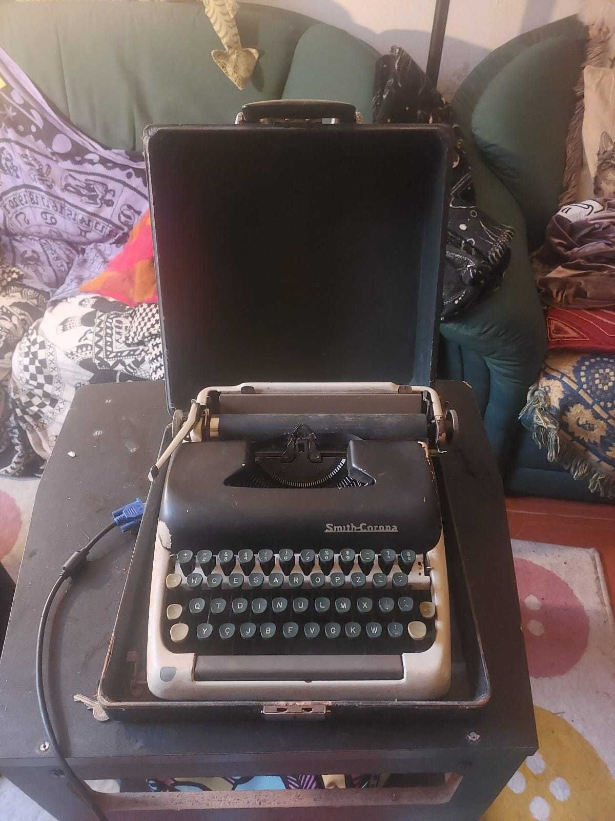 Máquina de Escrever com Mala Smith Corona