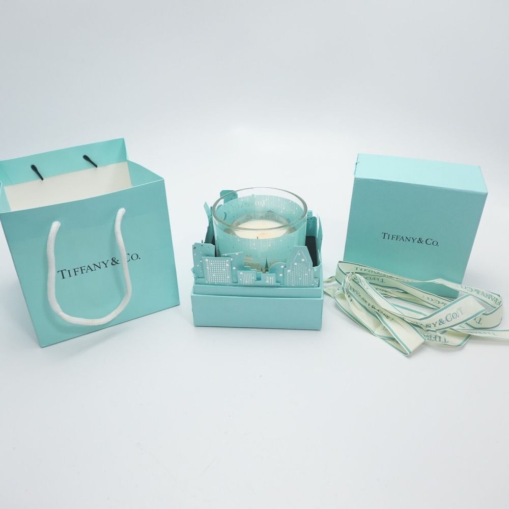Свічка подарункова Tiffany & Co з ароматом кедра. Міський пейзаж