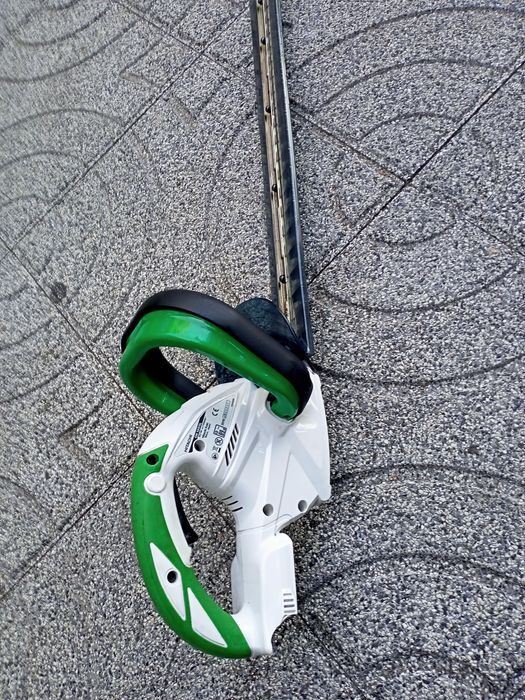 Corta sebes arbustos cedros aparar cortar