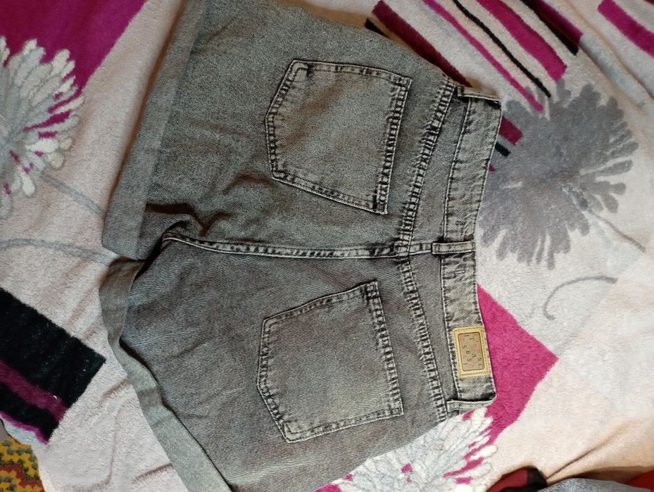 Продам джинсові шорти