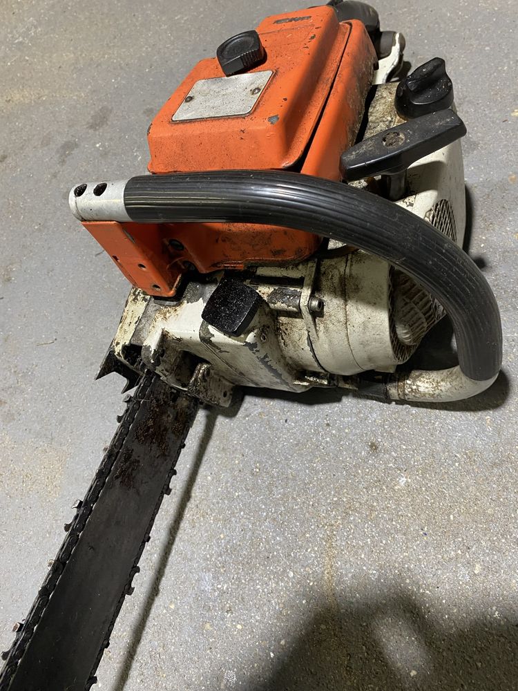 Stihl 041 Av motosserra a funcionar
