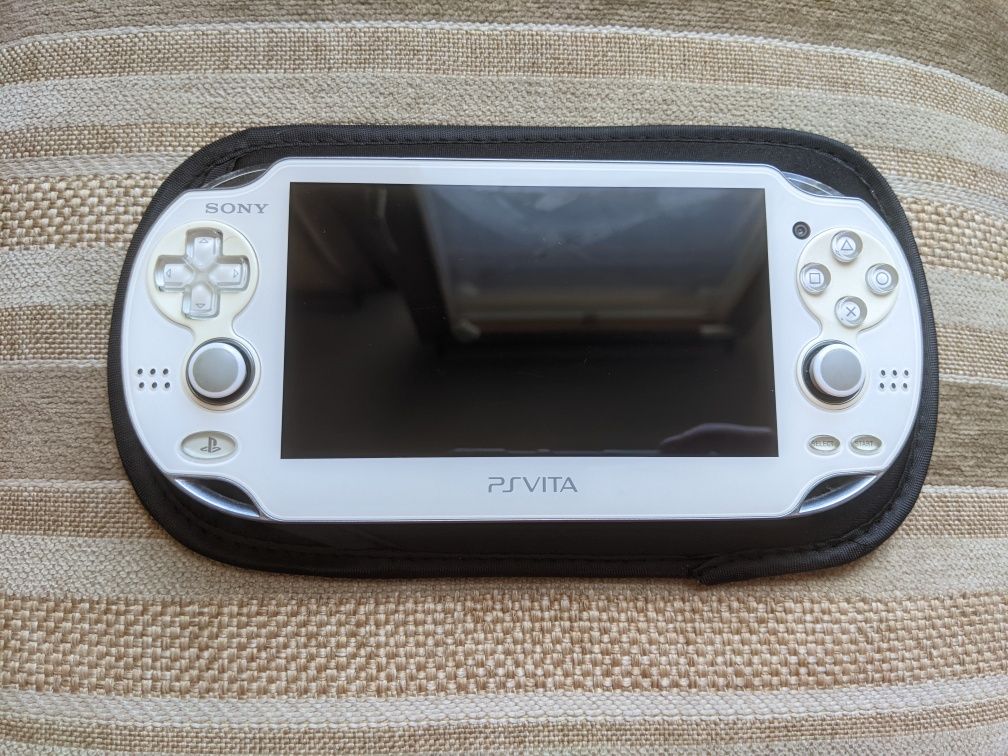PS Vita OLED 64 гб в гарному стані + чохол
