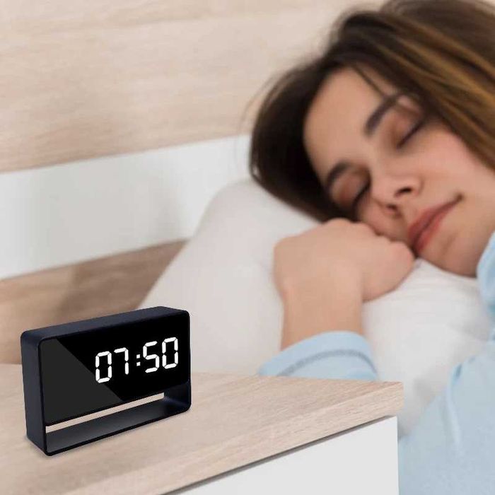 Ukryta Mini Kamera Szpiegowska w Budziku Full Hd Wifi