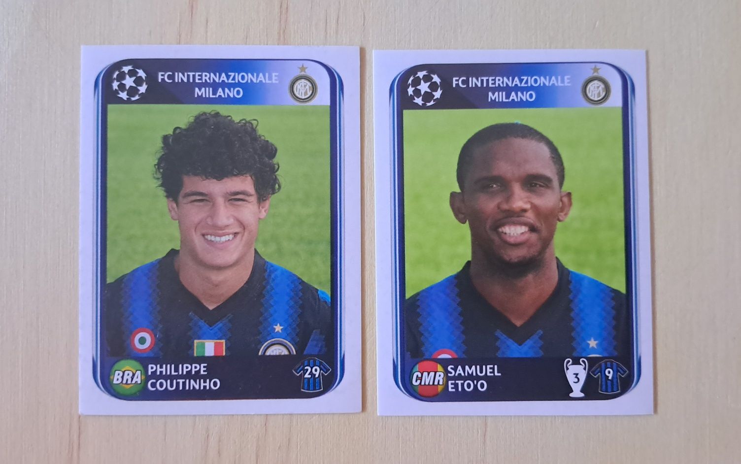 2 cromos Futebol de Eto'o e Philip Coutinho da Panini