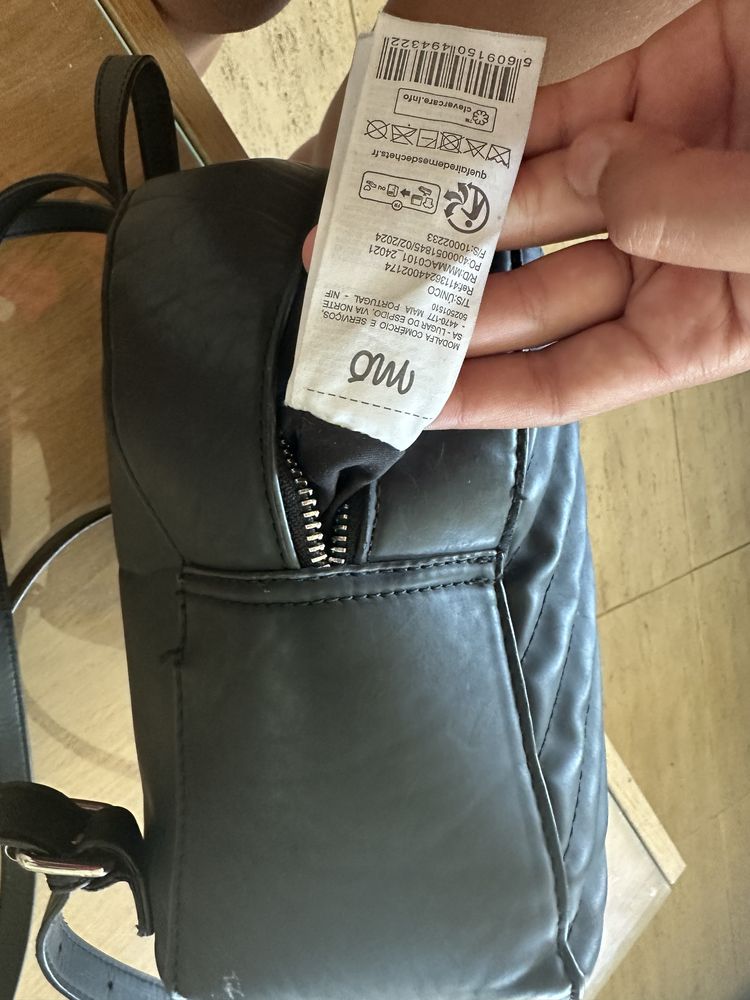 Mochila preta da MO