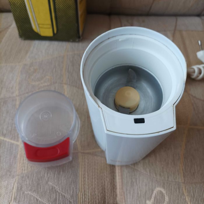 Młynek do kawy Niewiadów typ 652 z czasów PRL