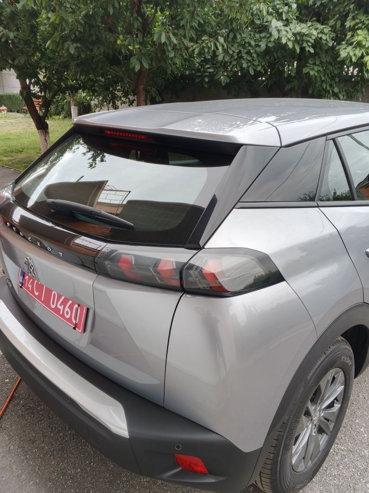 Peugeot e 2008         .