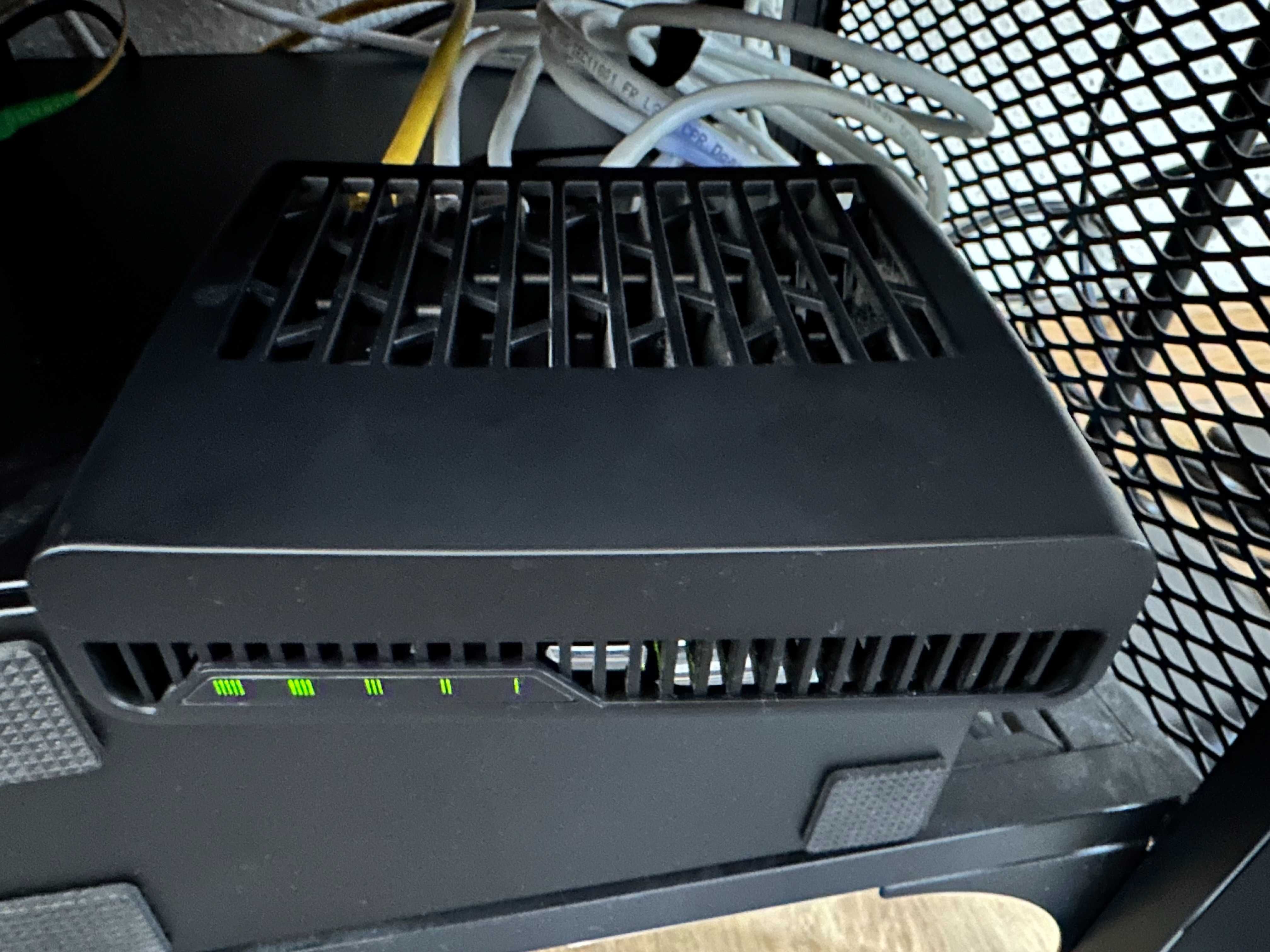 Roteador MikroTik RouterBOARD hAP ax2 como novo