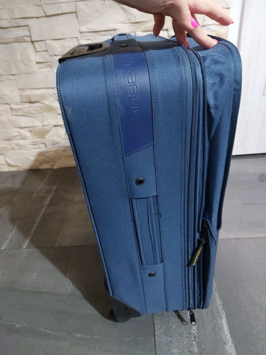 Gabor walizka turystyczna na kółkach z wysuwaną rączką.