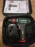 Aparafusadora PARKSIDE 12V com bateria e carregador e mala de transpor