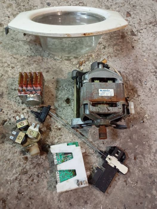 Запчастини від пральної машинки ARISTON б/в