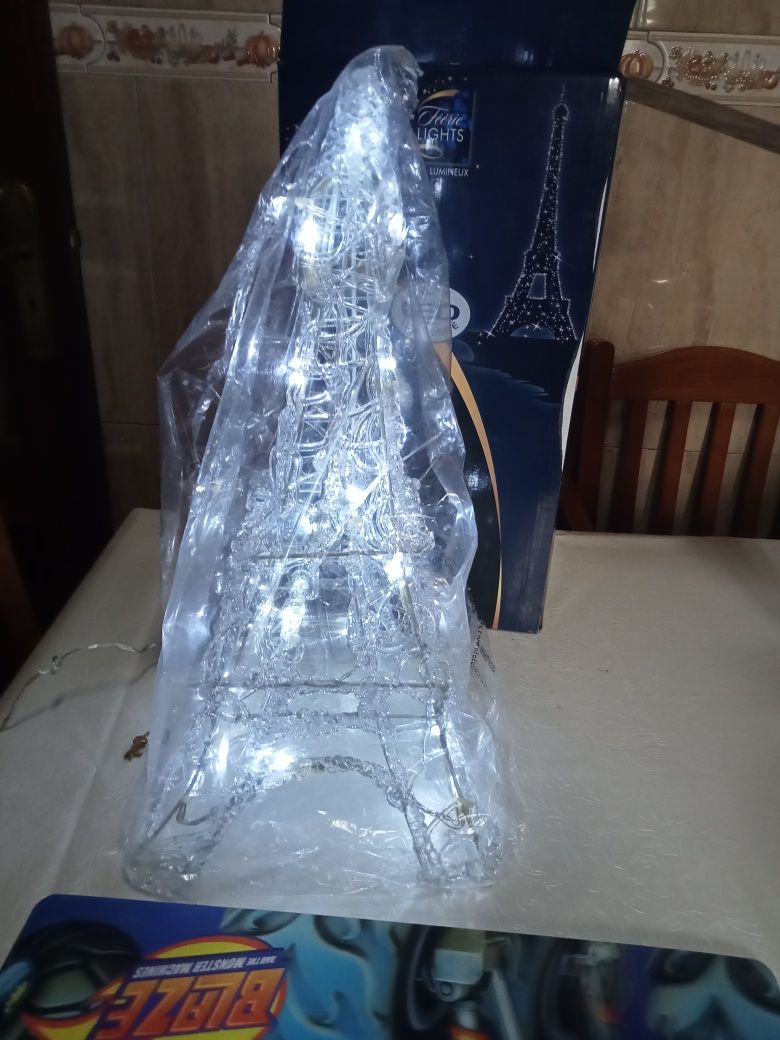 Torre Eiffel  com luzes led