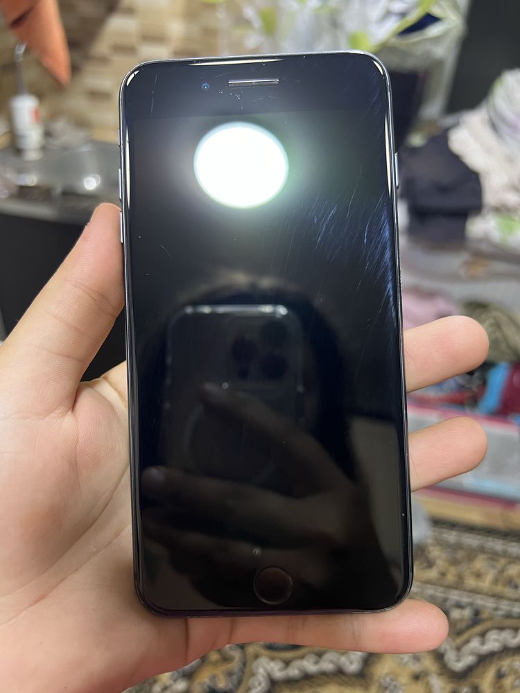 IPhone 8+ б/у все работает