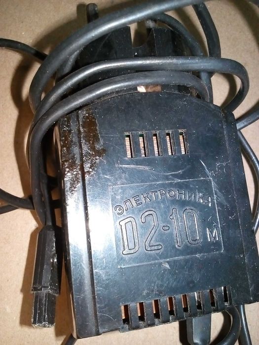 советский блок питания ''ЭлектроникаД2-10М'' для питания калькуляторов
