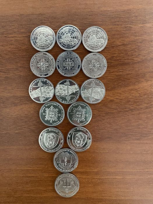 Продам монети десять гривень