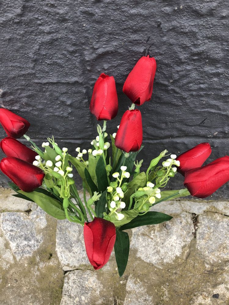 Sztuczne kwiaty tulipany.