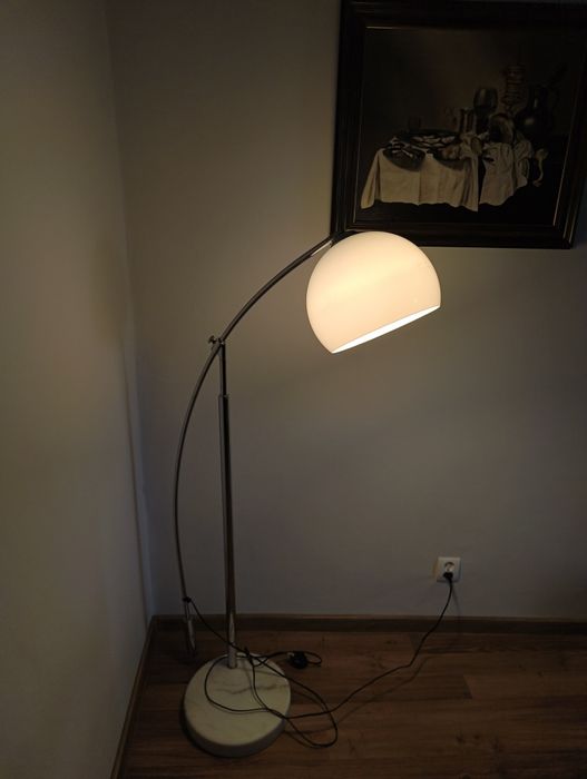 Lampa stojąca metalowa pokojowa nad stół