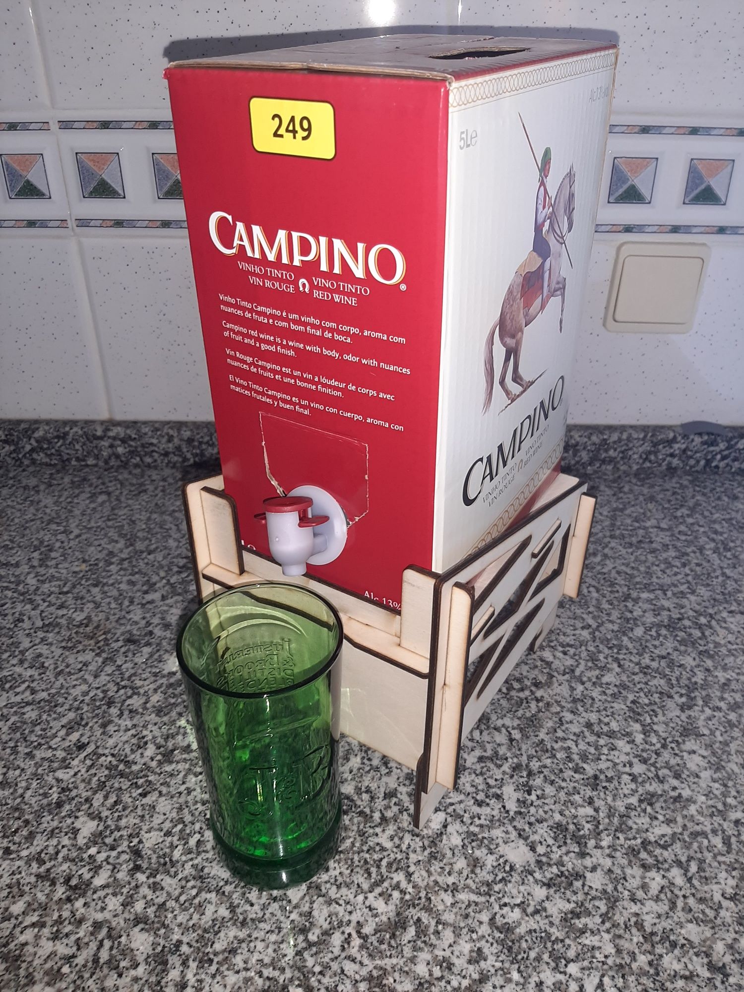 Suporte e caixas para vinho  bag in box