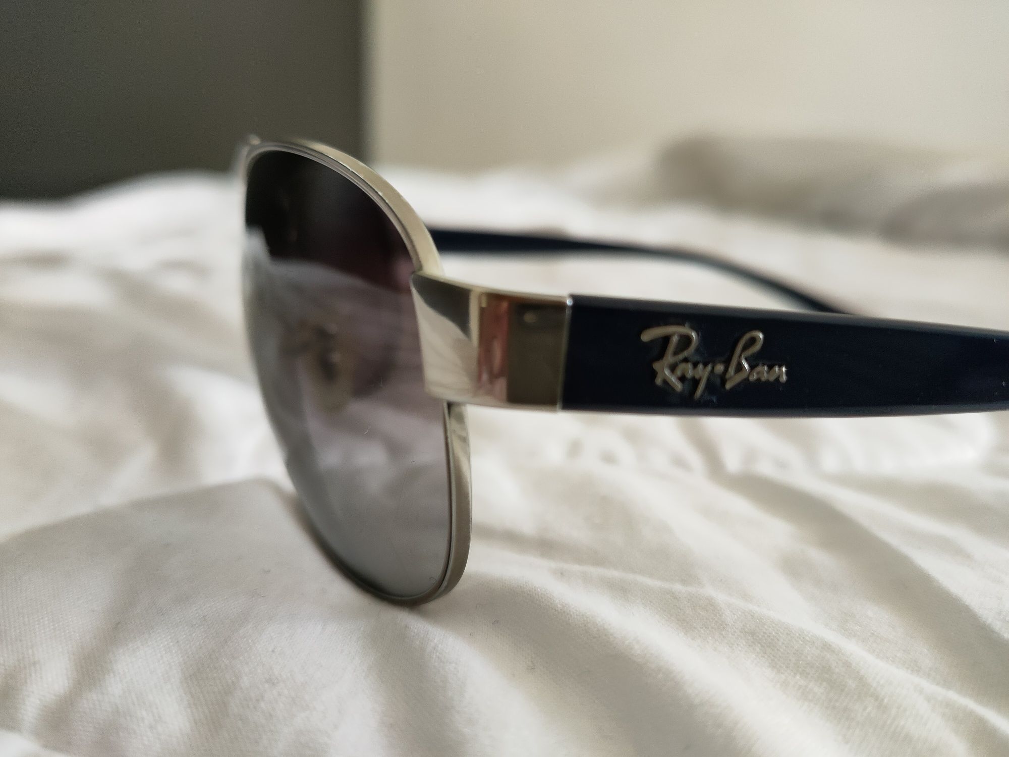 Óculos de sol Ray ban.