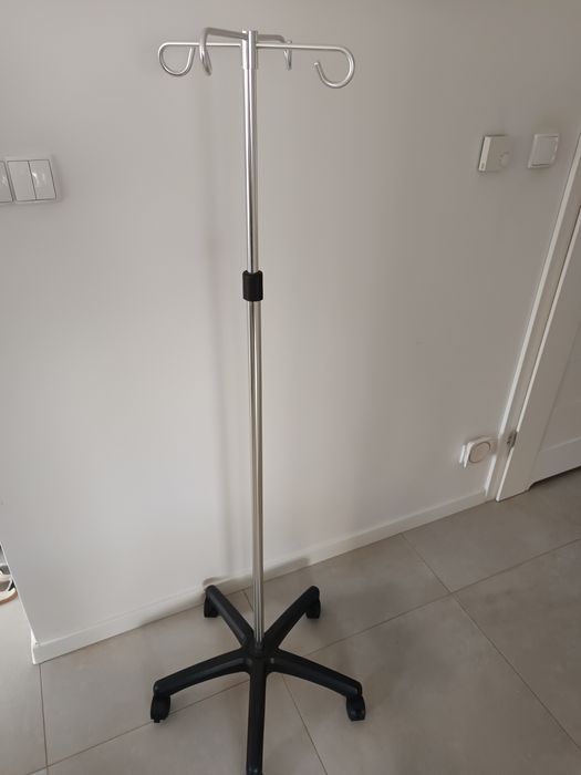 Stojak na kroplówki z 4 haczykami