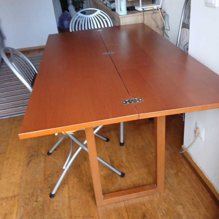 Mesa com 4 Cadeiras. Marca Móveis Roma