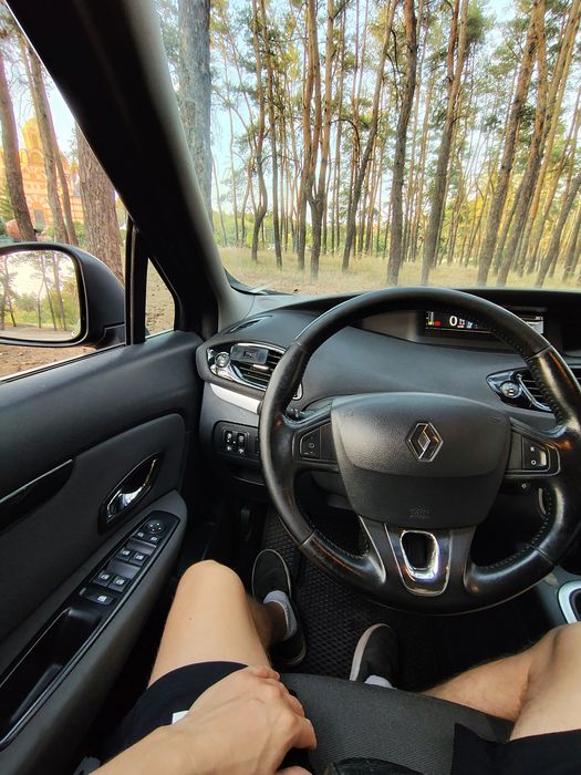 Продам 2014г Рено гранд Сценик 7 мест дизель автомат расход 6 л Торг