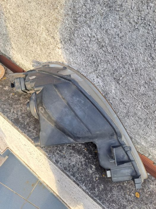 Farol direito Peugeot 206 em excelente estado