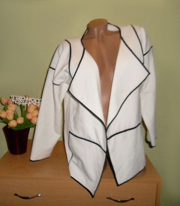 оригинальный пиджак накидка кардиган Эсприт 10-12 размер,плечи приспущ