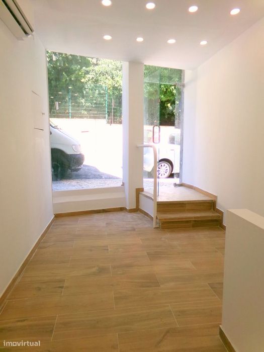 Loja ou Escritório - Totalmente Renovada - Areeiro