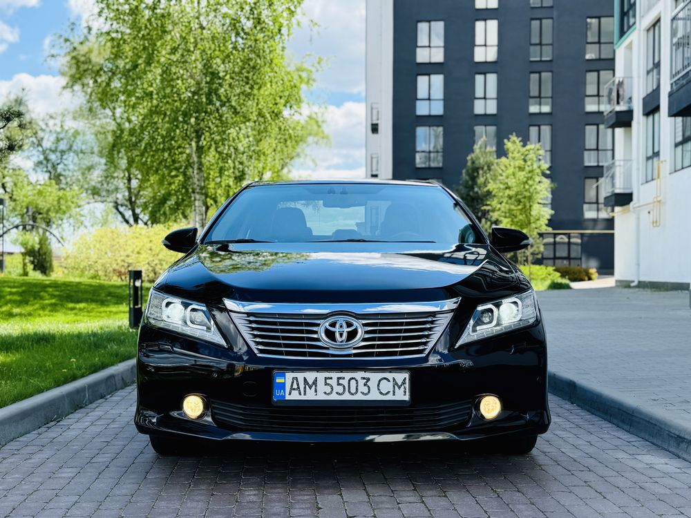 Продам Toyota Camry 2013 рік 2.5 Бензин в хорошому стані!