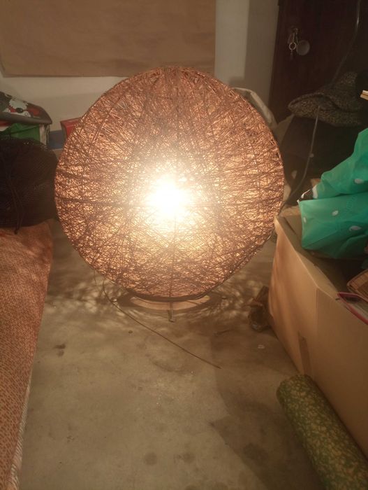 Candeeiro de chão muito giro.