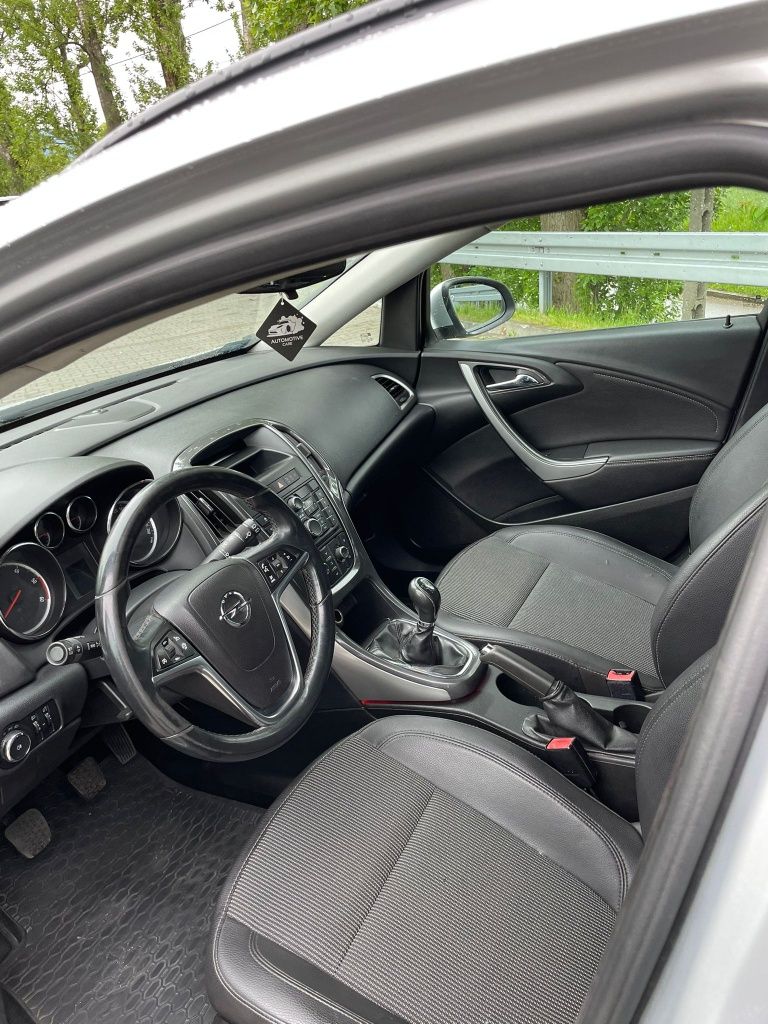 Opel Astra J  2.0 2011 R