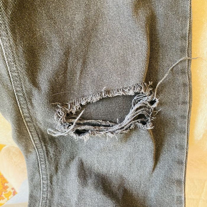 Продам джинси чорні жіночі F&F з розрізами на колінах