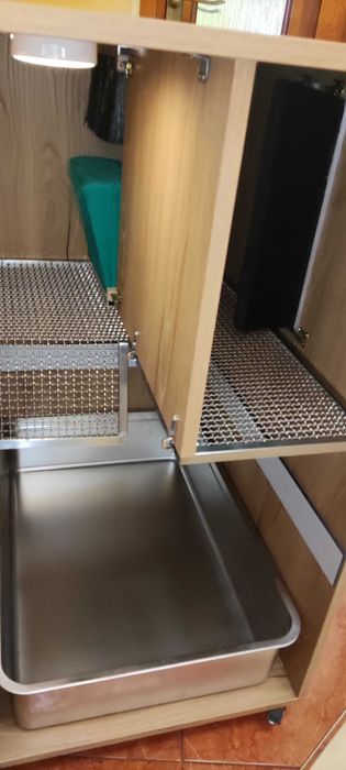 Ukryta duża kuweta dla kota Maine Coon – toaletka, meble dla kota