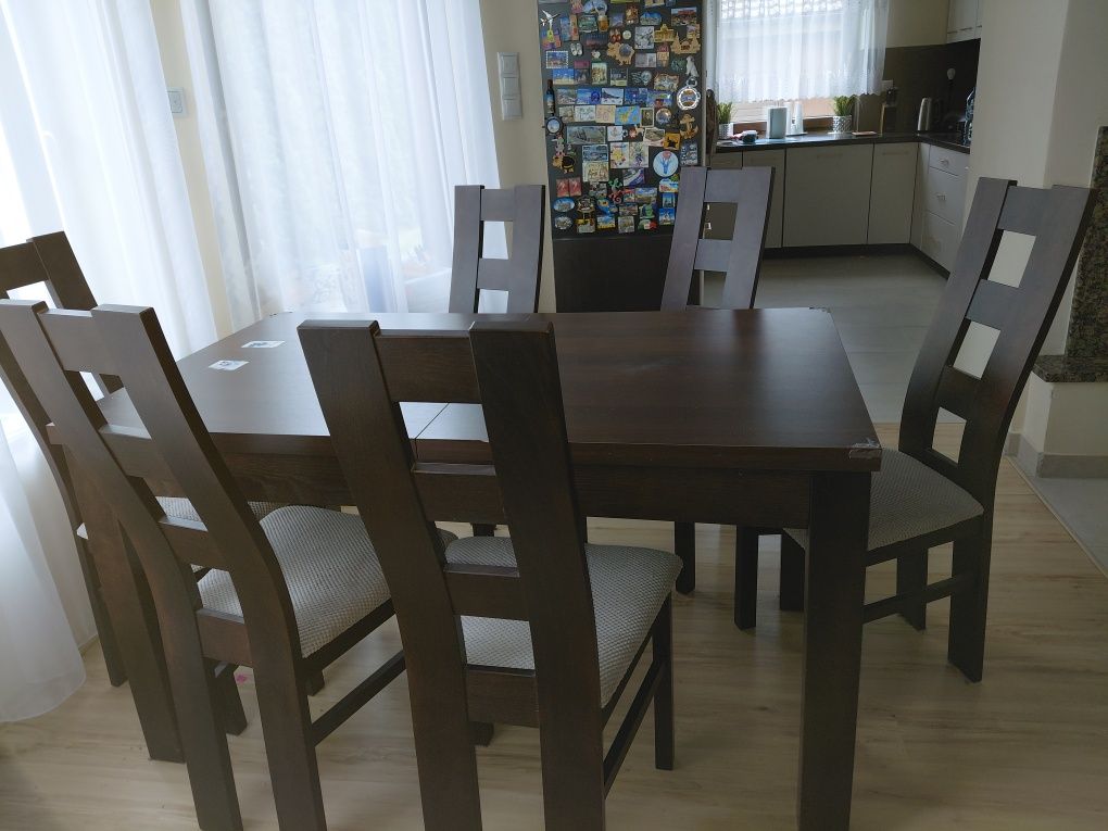 Stół rozkładany i krzesła