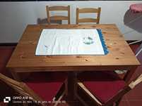 Vendo mesa e 4 cadeiras  como nova