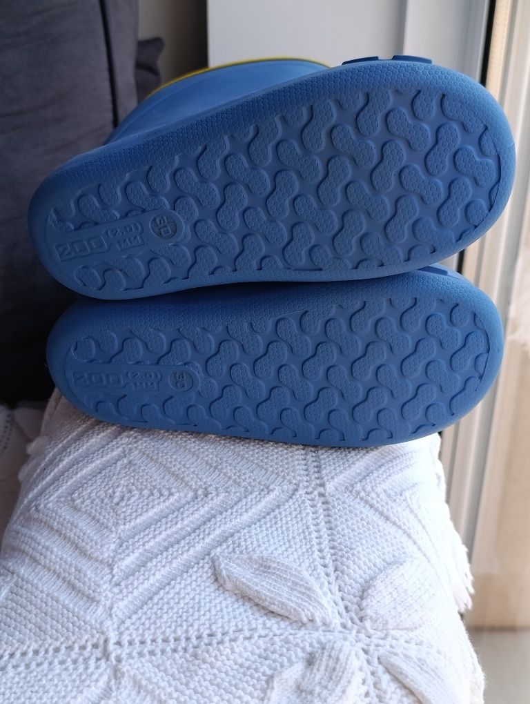 Botas infantis impermeáveis para chuva
