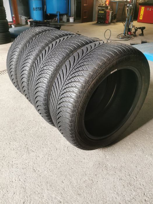 Komplet opon 215/55R17 94V Goodyear Vector4Seasons Gen-2 #