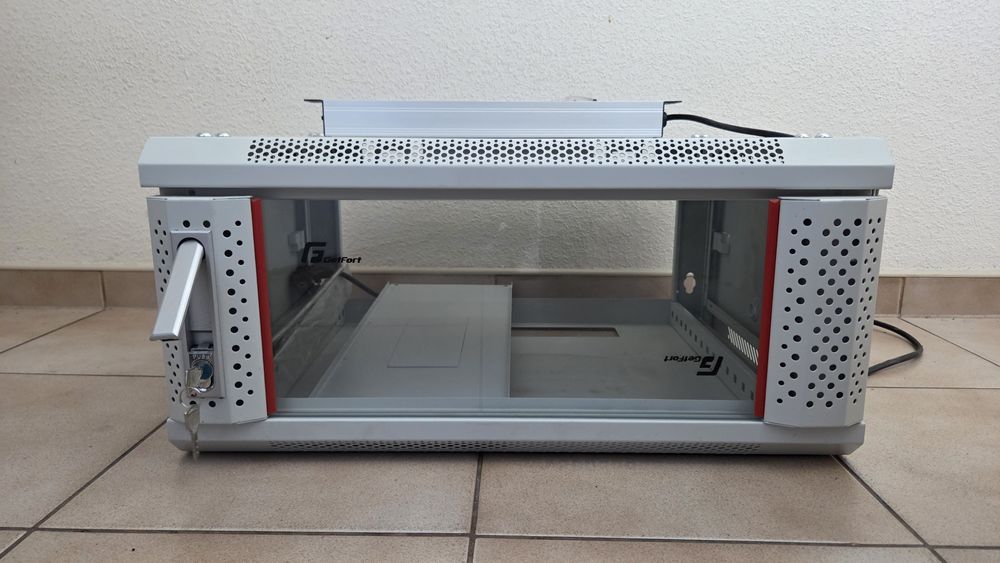 Szafa rack Getford 19" 600x450 + listwa zasilająca, na rejestrator