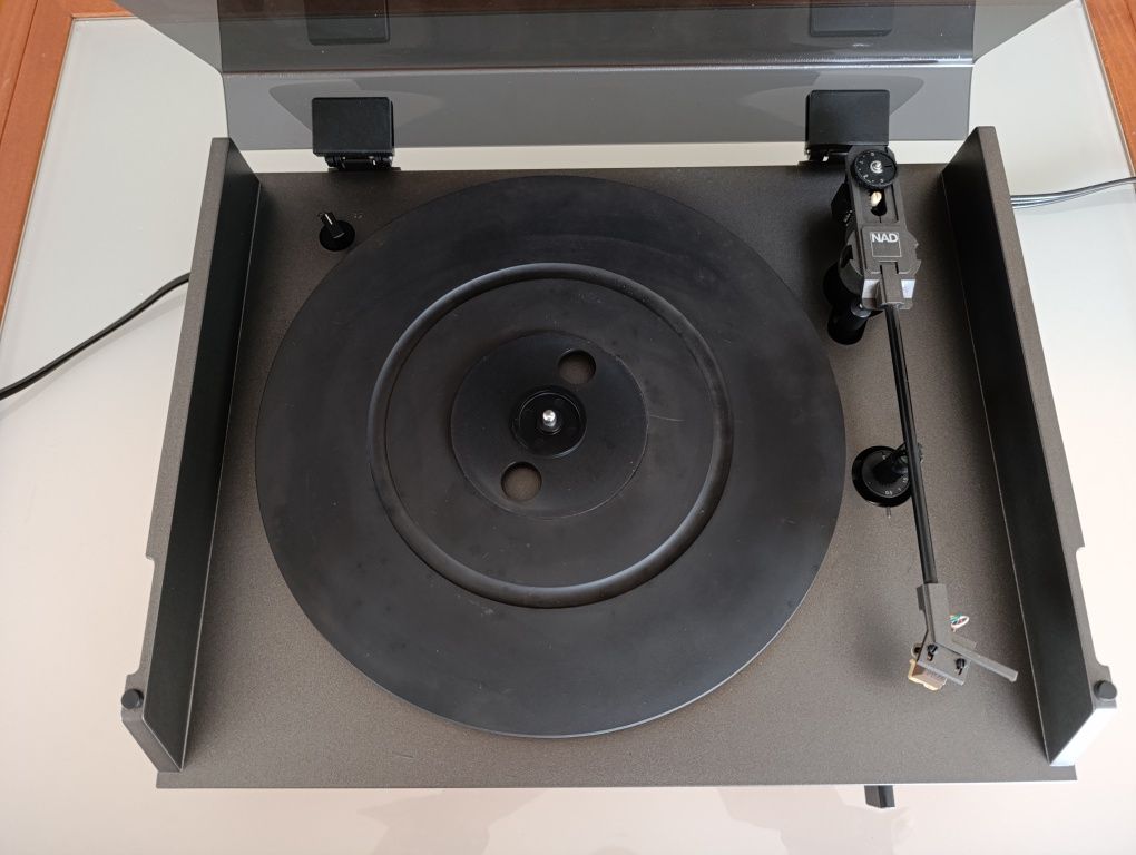 Gira discos NAD 5120