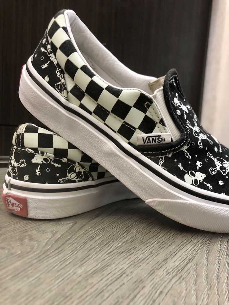 Продам слипоны Vans