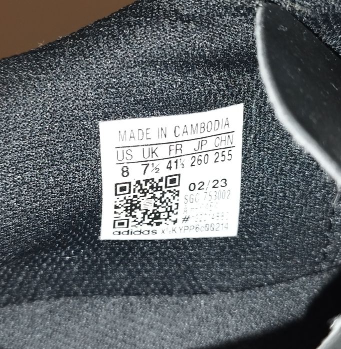 Sapatilhas Adidas em muito bom estado.
Tamanho 41 1/3.