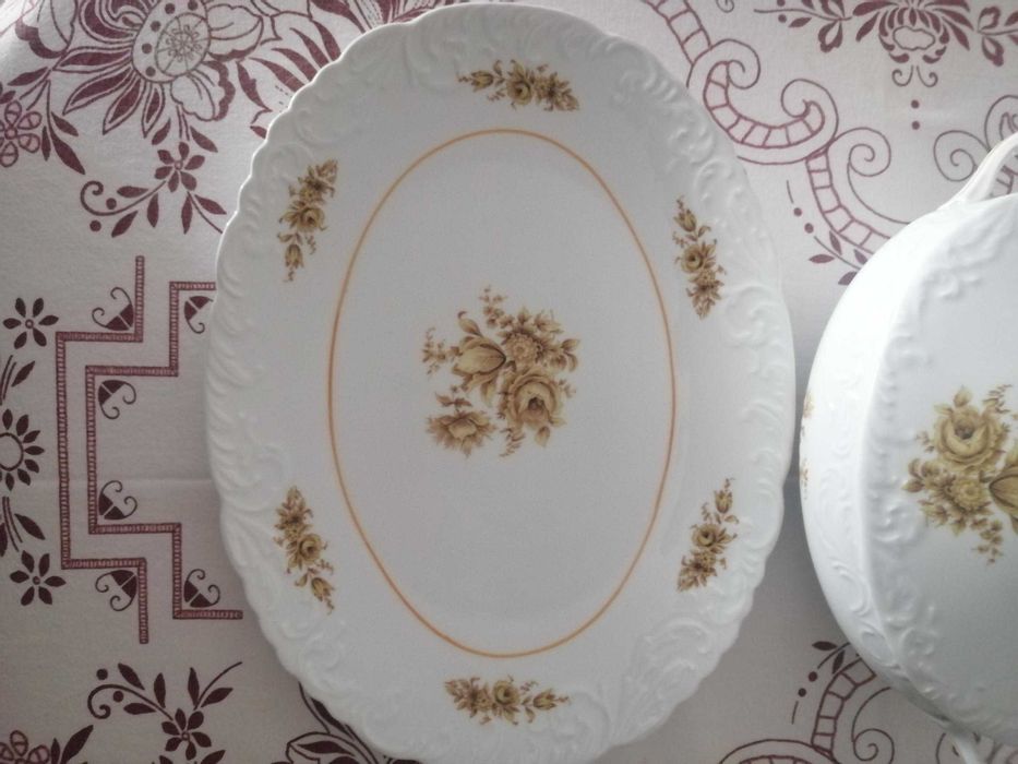 Terrina de porcelana fina para sopa  ou outros nova