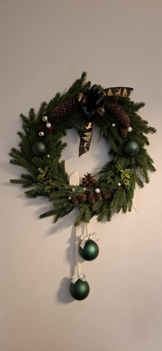 Wianek świąteczny na drzwi