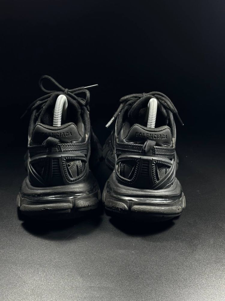 Balenciaga track2