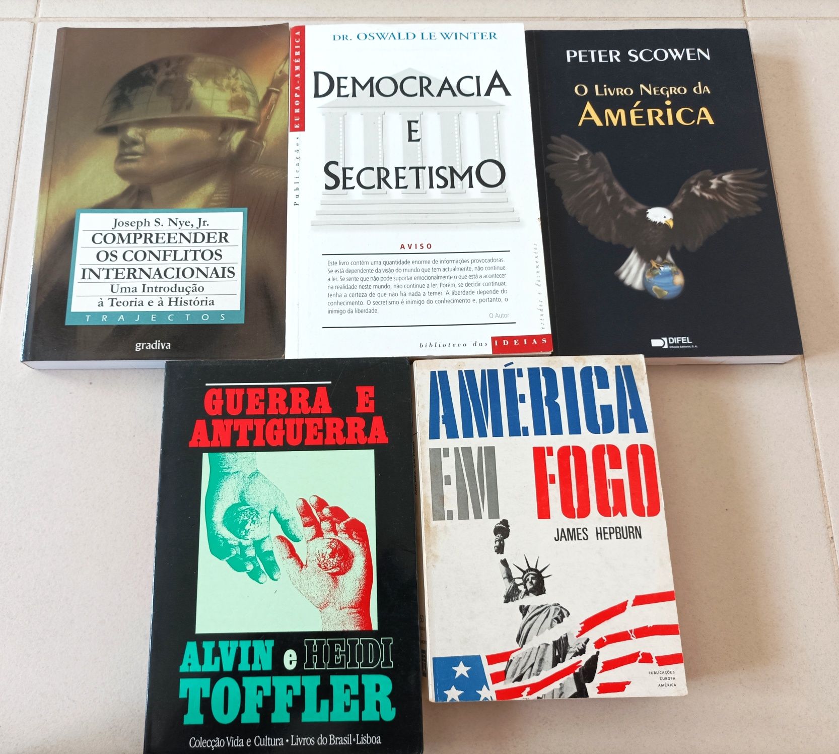 Livros Sobre a Temática da Guerra / Secretismo / América