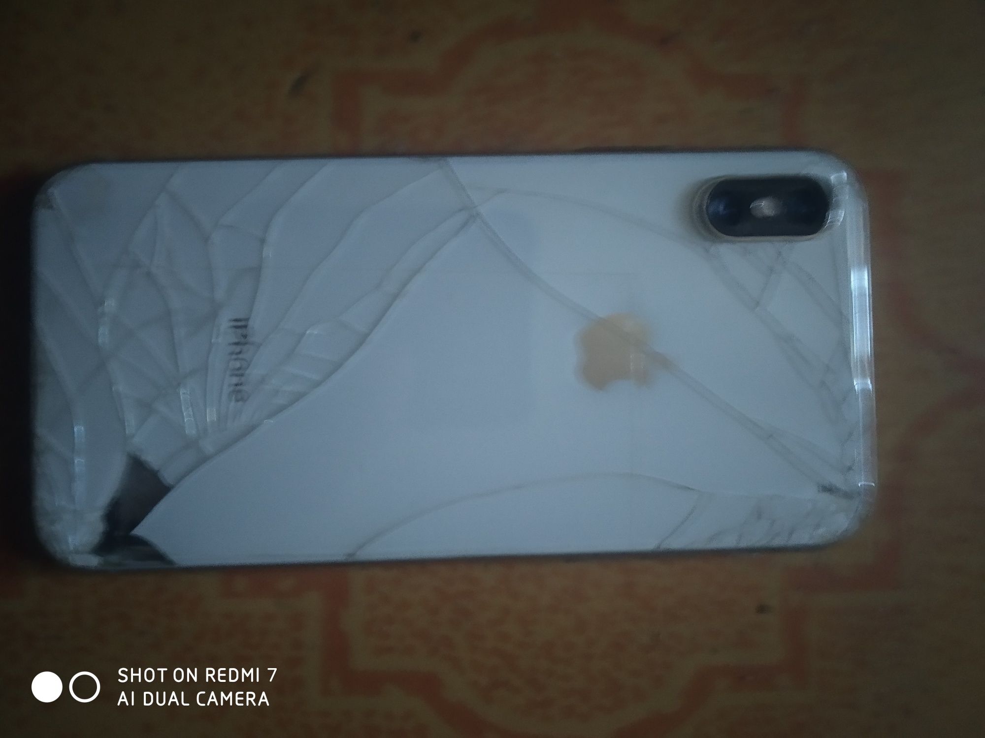 Продам IPhone 10 (x) на 64 . Стоит код пароль.