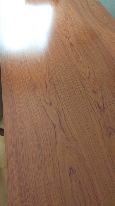 Vendo mesa de jantar e aparador